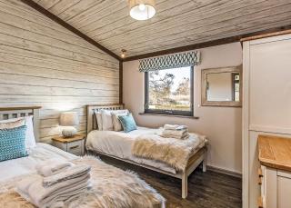 The Sherwood Hideaway Lodges - - 7