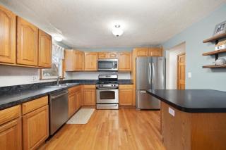 Elegant New England Home with Private Pool - Woburn - 5