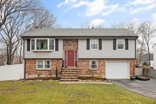 Elegant New England Home with Private Pool - Woburn - 2