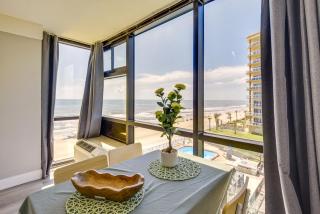 Beachfront Studio Walk to Daytona Fun! - 9