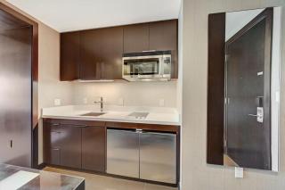 Luxurious Vdara High Rise Room, City Skyline Views, King Bed, Free Valet - 1