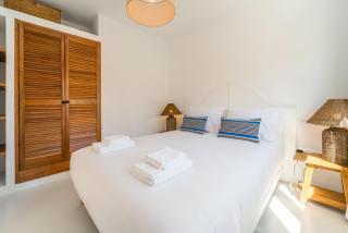 Quiet 2BR House w/ Garden – Near Beach | By Airnest - 6