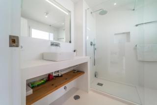 Quiet 2BR House w/ Garden – Near Beach | By Airnest - 5