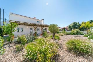 Quiet 2BR House w/ Garden – Near Beach | By Airnest - 0