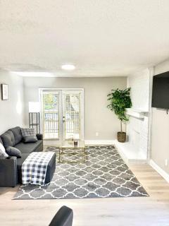 Cozy retreat 1Br 1Ba near hospital and tollway - 0