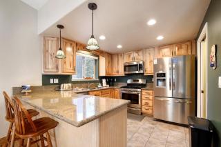 Tahoe Frost - Air conditioned 4 bedroom Tahoe home - South Lake Tahoe - 4