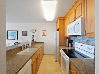 Kona Reef F2 - Charming Oceanfront Condo for 4 - 6