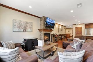 Tahoe Woods Villa - Walk to Beach and Gondola - Heavenly Ski - South Lake Tahoe - 2