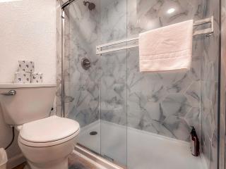 Lakeland Getaway - Walk to Lake - 3