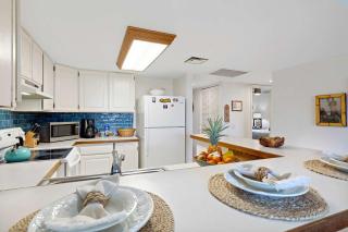 Beachfront 2-Bedroom Condo in Kailua-Kona - 1