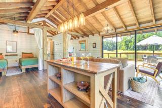 Upscale Cabin Comfort in Thomaston with 2 Decks! - 1