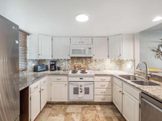 Oceanfront 2-Bedroom Retreat in Kailua-Kona - 1