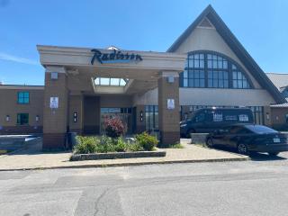 Radisson Hotel Montreal Airport - Saint-Laurent - 8