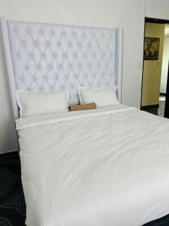 Madivas Self Catering Guesthouse - 9