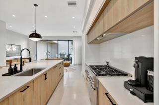 Sunbreeze Point by Rove Travel - BBQ & Heated Pool - 2