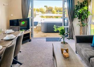 Noahs Retreat - Laceby - 8