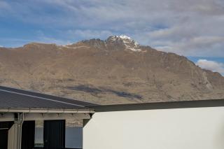 Contemporary 3 Bedroom House with Stunning View - Queenstown - 2