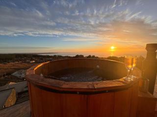 Escapada Romántica para Dos Suite Vista al Mar, Desayuno, Sesion en Tinaja Panorámica - El Cerrillo - 1