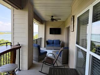 Lake View ~ Elevator Access ~ Free Activity Tickets Included! (CC354) - 9