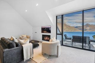 Contemporary 3 Bedroom House with Stunning View - 0