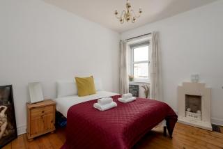 Room In Traditional Edinburgh Apartment - 6