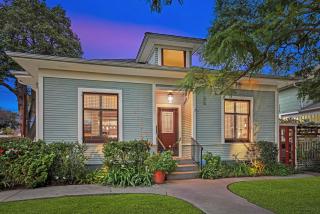 Downtown Villa by Paradise Retreats - 0