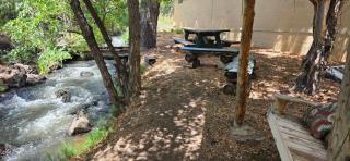 Room with 1 King bed and 1 Queen bed at the Cedaredge Lodge - 1