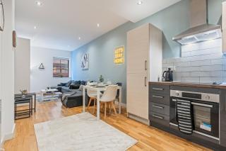 Leeds Elegant Central Flat - Sleeps 8 - View City Centre - 9