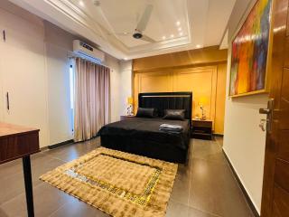 Sapphire Loft by Wandernest Suite at B3 Heights with Gym - Rawalpindi - 6