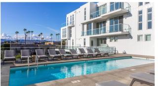2 Bedroom Penthouse with patio great View Venice MDR - 4