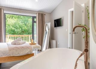 Charlesworth Lodges - Glossop - 1