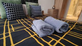 Bee City Cosy Stay - Near Train Stations and Shopping Centre with Private Parking, 500Mbps Internet and Netflix - 6
