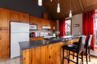 Condo 120H - Nature Retreat with River Views - Petite-Rivière-Saint-François - 5
