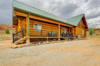 Explore Uintah Basin Rustic Cliff Cabin with Loft - 0