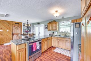 Treetop Hideaway with Lake Views and Fire Pit! - Fairfield Bay - 2