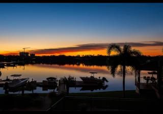 Large Waterfront Property with Spectacular Views & Sunsets - Gold Coast - 6
