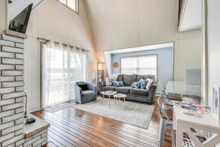 Dock and Sunroom Waterfront Home Near Kalahari! - Pocono Summit - 7