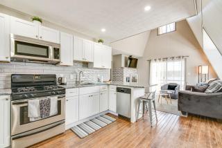Dock and Sunroom Waterfront Home Near Kalahari! - Pocono Summit - 5