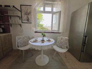 2 Bedroom apt in Jabal Weibdeh with Balcony - Amman - 3