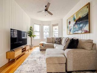 Urban Oasis 3BR Apt with Iconic WTC View - Jersey City - 5