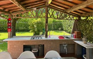 Gorgeous Home In Poveromo With Wifi - Cinquale - 9