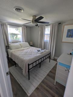 NEW Tropical Retreat, 3 Miles to Manasota Key, Cozy Patio, Firepit, Wi-Fi, AC - 1