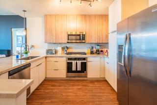 Trendy 1BR View Pool Gym WD DT - Phoenix - 5