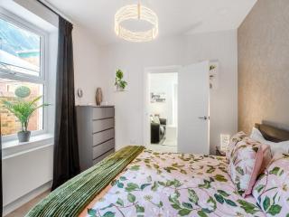 The Hideaway - Uk49451 - 6