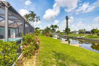 Swim, Hike & Golf: Family Gem in Cape Coral! - 9