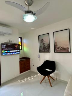 Apto a 100 metros da PRAIA, REFORMADO, com AR, VAGA, PISCINA, SAUNA - Saquarema - 1