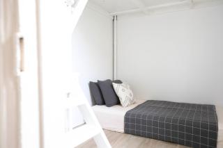 Boutique Hotel Style King Bed - Peterborough - 8