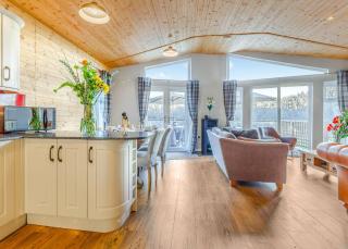 Gadlas Park Holiday Cabins - Ellesmere - 2