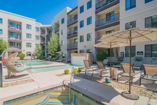 Charming 1BR in Uptown Biltmore Gym Pool Parking - Phoenix - 4
