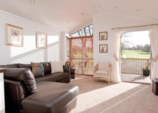 Herons Brook Retreat Lodges - Narberth - 9